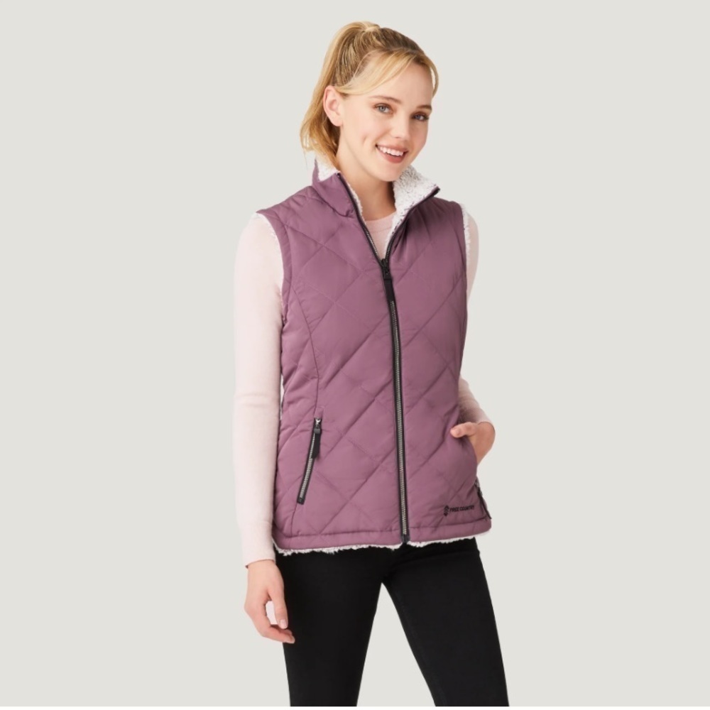 Nwt Free Country Stratus Lite reversible small women’s puffer vest Color Fig